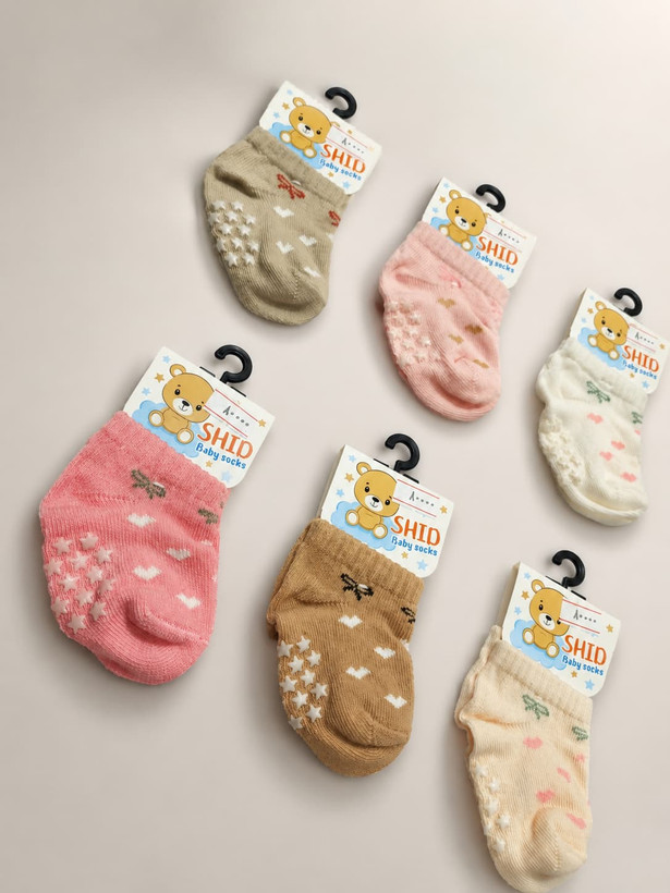 Cotton-blend baby socks with non-slip grips | Size 0–6 months | Hypoallergenic | Heart and bow design | 6 colors