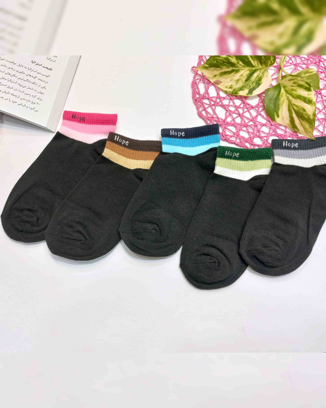 Women's ankle socks with a colored cuff and "Hope" design.