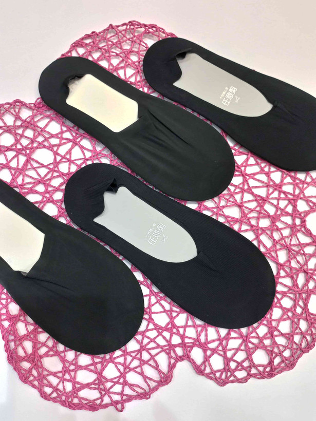 Plus-size laser-cut or "magic" no-show socks | Fits shoe sizes 39–44