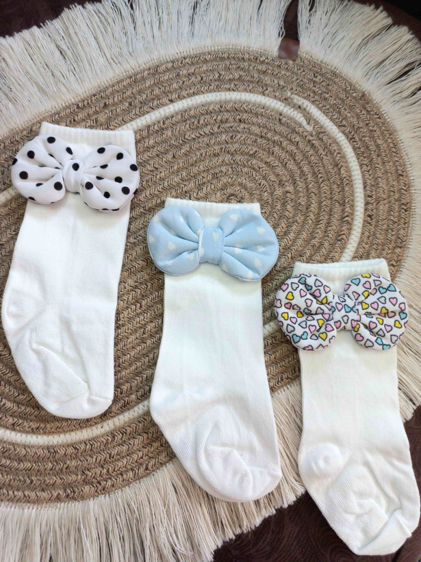 Baby girl's knee-high socks with a raised bow